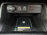 ワイヤレス充電器を装備しています。全車、弊社専門スタッフによる内外装クリーニングを実施しております。綺麗な状態でご納車いたします。