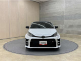 お車購入のポイントとなるフロントマスクです。上質で迫力あるデザインですね☆☆