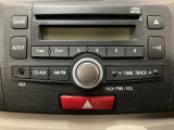 ダイハツ純正、AUX端子付CDチューナーが装備しております。好きな音楽をお楽しみになりながらお出かけください。また、バージョンアップしてオプションでナビ装着も可能ですよ♪