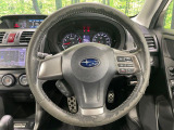 インテリアに合わせたデザインのステアリングは、運転される方のことも考え、運転しやすい形状、大きさです。是非一度、実際に触ってお確かめください。