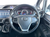 【純正革巻きステアリング】上質な革を使用することで、手にしっかり馴染みとても運転しやすいハンドルです♪