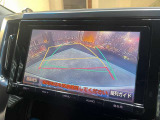 【バックカメラ】運転席から画面上で安全確認ができます。駐車が苦手な方にもオススメな便利機能です。