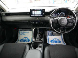 とても握りやすいステアリング!運転手の気持ちがそのまま伝わるかのような反応をしてくれます!小物入れや各ボタンの配置にこだわり、とても使いやすいです !視認性も良好なのでロングドライブもお任せ下さい!