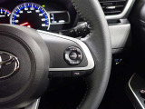 ステアリングスイッチ右側 全車速追従機能付ACC操作スイッチ、D assist切替ステアリングスイッチ。 前方から目を離すことなく操作できます!