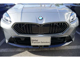 BMWの代名詞の【キドニーグリル】グリルが腎臓のように見えるので【キドニー】と呼ばれるようになりました。一目見ただけでBMWであると認識できる確固たるアイコンとして存在感を放ちます。