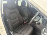人間工学に基づいた設計で、理想的な運転姿勢を常にキープします。Ergonomic design maintains your ideal driving posture.
