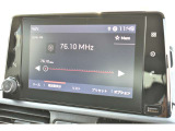 8インチタッチスクリーン(FM・AMラジオ/USB/Bluetooth)/有線接続でApple CarPlay/Android Autoもご利用いただけます