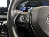 ステアリング左側のスイッチになります。オーディオの操作が手元でできますので運転の妨げにならないので安心して運転できます。