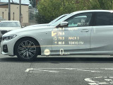 人気のヘッドアップディスプレイ!現在の車速、ナビゲーション・システムによるルート案内の矢印表示、チェック・コントロール、前車接近警告など、さまざまな情報をドライバーの視界内に直接表示いたします!