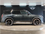 ☆MINIの車の始まりは大人四人がギリギリ乗れるコンパクトな車です!!今となっては3ナンバーですが、もともとは5ナンバーの車でした!!