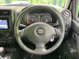 インテリアに合わせたデザインのステアリングは、運転される方のことも考え、運転しやすい形状、大きさです。是非一度、実際に触ってお確かめください。