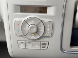 【オートエアコン】一度お好みの温度に設定すれば、車内の温度を検知し風量や温度を自動で調整。暑い&hellip;寒い&hellip;と何度もスイッチ操作をする必要はありません。快適な車内空間には必須の機能ですね♪