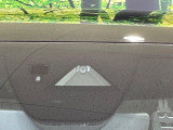 【スマートブレーキサポート】走行中に前方の車両等を認識し、衝突しそうな時は警報とブレーキで衝突回避と被害軽減をアシスト。より安全にドライブをお楽しみいただけます。