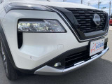 ☆アダプティブLEDヘッドライトシステム搭載。対向車や先行車を検知し自動でハイビームの照射範囲を切り替えます。