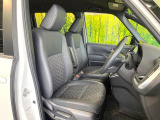 運転席シート廻りは使用感も少なく、良好な状態となっています。前オーナー様が丁寧に使っていたことがよくわかりますね。