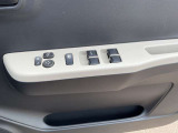 運転席ドアにあるスイッチです。パワーウインドウで楽に窓の開閉ができます。