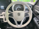 インテリアに合わせたデザインのステアリングは、運転される方のことも考え、運転しやすい形状、大きさです。是非一度、実際に触ってお確かめください。
