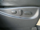 パワーシートになっておりますので、微調節が可能。運転がしやすい姿勢を取ることが出来ます。