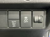 室内からミラーの開閉が可能な電動格納ミラー、車がカーブの外側へ膨らんだり内側へ巻き込んだりする挙動を防止し安定した走行をサポートする横滑り防止装置付きです!