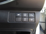 パーキングセンサーや横滑りを防ぐVSA等のスイッチ類は運転席の右側、手の届きやすい位置にあります。