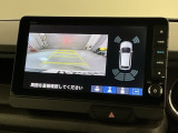 リバースギアに入れるだけで後方の表示へ切り替わります。夜間や雨の日の駐車も楽になりますよ。