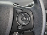 ◆アダプティブクルーズコントロール◆予め設定した車速内でクルマが自動的に加減速。前走車との適切な車間距離を維持しながら追従走行します。【LKAS】車線維持支援システムでステアリング操作を支援。
