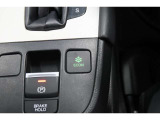停車中にブレーキペダルから足を離していても、自動的にブレーキを保持してくれる機能です♪保持中にアクセルを操作すると自動でブレーキを解除してくれます♪信号待ちや駐車券を取る時などに便利な機能です♪