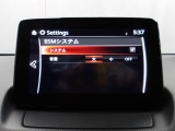 リアバンパーの内側に設置したセンサーで側方・後方からの車両接近を感知し、ドアミラーの鏡面に備えたインジケーターの点滅でドライバーに通知♪ドライバーの安全確認をサポート致します。