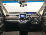 【前方視界】開放的な前方視界!運転がしやすく疲れにくいです♪窓が大きく、見通しがとっても良いおクルマですよ♪