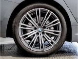 【BMWアロイホイル】軽量かつ強度に拘ったアロイホイル。走行性能ポテンシャルを引き出す設計。車の足元を引き締めてくれる大きなポイントはアロイホイルです。