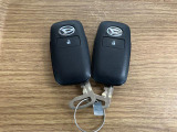 【スマートキー】 スマートキーを携帯していれば、ドアハンドルのボタンを押すだけでロックの解除ができます。
