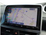 『1台』のお車に対して、3名体制で日々議論を重ね仕入れを行っております。