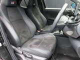 運転席のドアを開け、乗り込む際のイメージです。