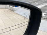 ブラインドスポットモニターシステム 斜め後方のブラインドスポット(死角)に存在する後続車両を感知して、警告灯を点灯させます。