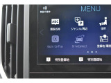 Apple CarPlayに対応しスマートフォンにインストールされているアプリを大画面に表示して使用できます。