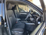 運転席・助手席です