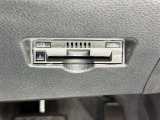 【ETC】高速道路などの料金所における自動料金支払いシステムです。車載器と料金所のアンテナとの間で無線通信を行い、料金を自動で支払うことができます。