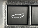【パワーバックドア】スマートキーや運転席のボタンを押すだけでリアゲートが自動で開閉します!荷物を持っている時や、高い位置にあるバックドアを閉める際に便利な機能です♪