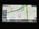 ダイハツ純正ナビゲーションを装備しています☆TVは画像がきれいなフルセグになっていてスマホに入っている音楽もBluetoothで繋いで楽しんでいただけます☆