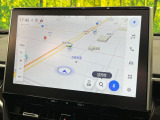 【10.5インチナビ】高級感とインパクトのある大画面ナビを装備。各種オーディオ操作はもちろん、スマホ連携もできる利便性の高いナビです♪
