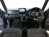 【前方視界】開放的な前方視界!運転がしやすく疲れにくいです♪窓が大きく、見通しがとっても良いおクルマですよ♪
