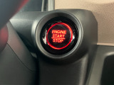 ホンダセンシング装着車となっております。衝突軽減ブレーキ、誤発進抑制機能、歩行者事故低減ステアリング、路外逸脱抑制機能、アダプティブクルーズコントロール、車線維持支援システム他、安全運転を幅広く支援。