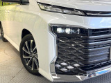 【LEDヘッドライト】悪天候や夜間走行時も良好な視界を確保し安心して運転できる高輝度LEDヘッドライトを装備!点灯速度が早く、消費電力も抑えられています。