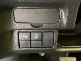 ハンドルの左下にHondaセンシング用の、VSA(ABS+TCS+横滑り抑制)解除スイッチなどがついています。