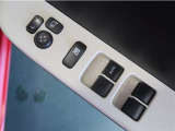電動格納&ミラー角度調整機能付きです。