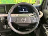 インテリアに合わせたデザインのステアリングは、運転される方のことも考え、運転しやすい形状、大きさです。是非一度、実際に触ってお確かめください。
