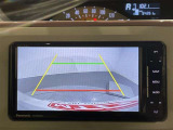 【バックモニター】駐車時に後方がリアルタイム映像で確認できます。大型商業施設や立体駐車場での駐車時や、夜間のバック時に大活躍?