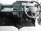 インパネは視界も良好で運転しやすい設計です!小回りが利くから、運転が苦手でも狭い路地や駐車場でも運転しやすいです。