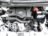 【エンジンルーム】・・・内外装だけでなくこちらもクリーニング済み。 納車までにもう1度しっかり点検いたしますので、安心してお乗りいただけると思います。