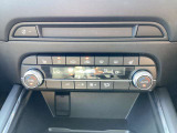 エアコンは運転席と助手席でそれぞれお好みの温度に設定できますので、お二人で乗られる際も快適にお使いいただけます。シートヒーターは3段階で温度を調整頂けます。